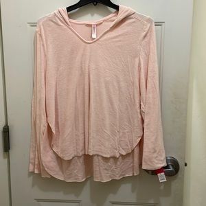 XHILIRATION, NWT Women’s pink long sleeve Terry hoodie; hi/lo hemline.
